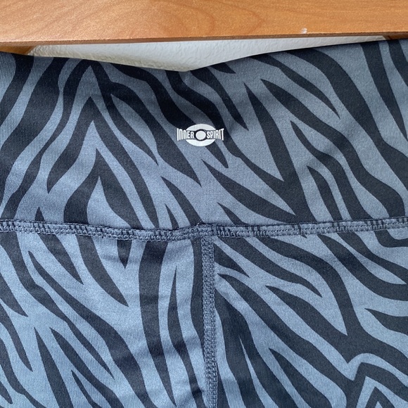 inner spirit animal print crop leggings Large - Picture 6 of 11